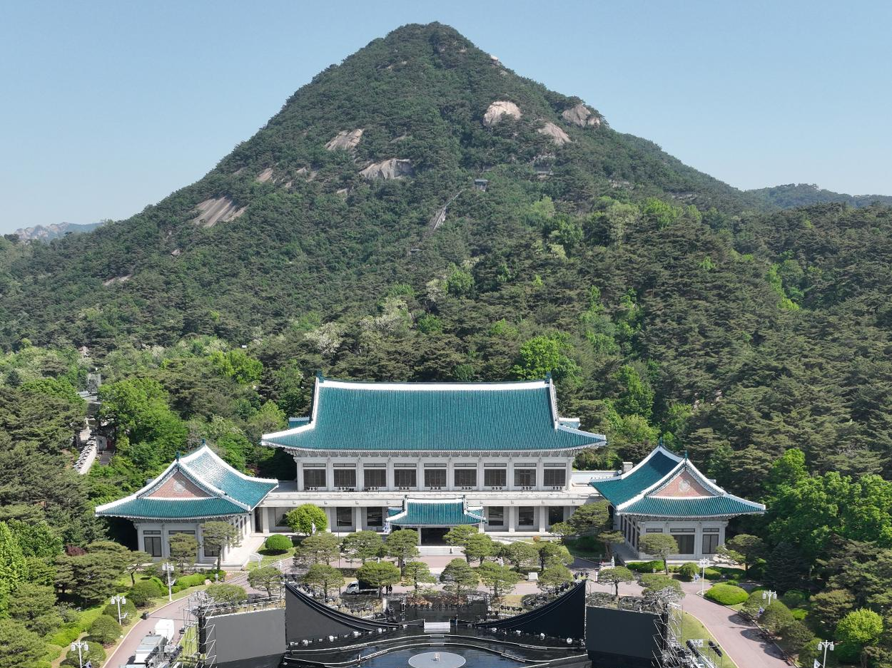 Last off-limit mountain trail near Cheong Wa Dae to open to public after nearly 60 years