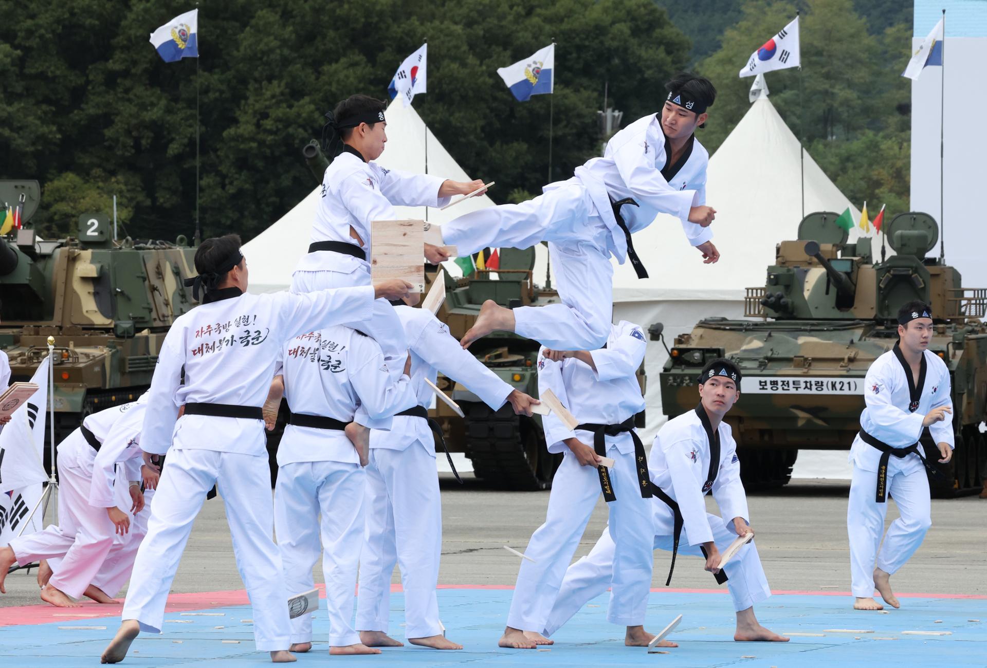Armed Forces Day anniv. celebrated with display of advanced weapons