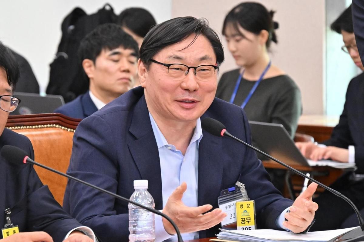Why is imprisoned ex-official 'very angry' with Lee over lack of parole?