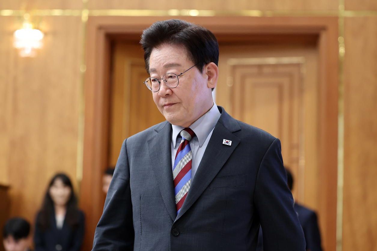 Lee's approval rating remains unchanged at  43%: poll