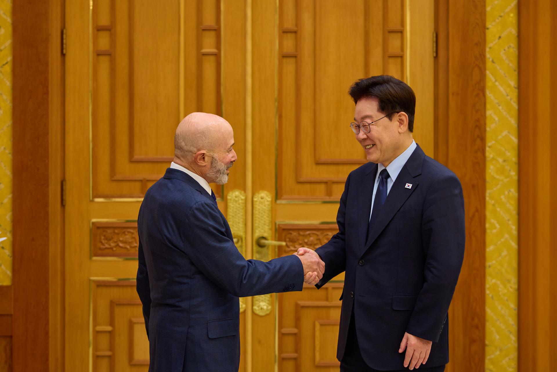 Lee calls for US firms to explore investment, biz opportunities in Korea