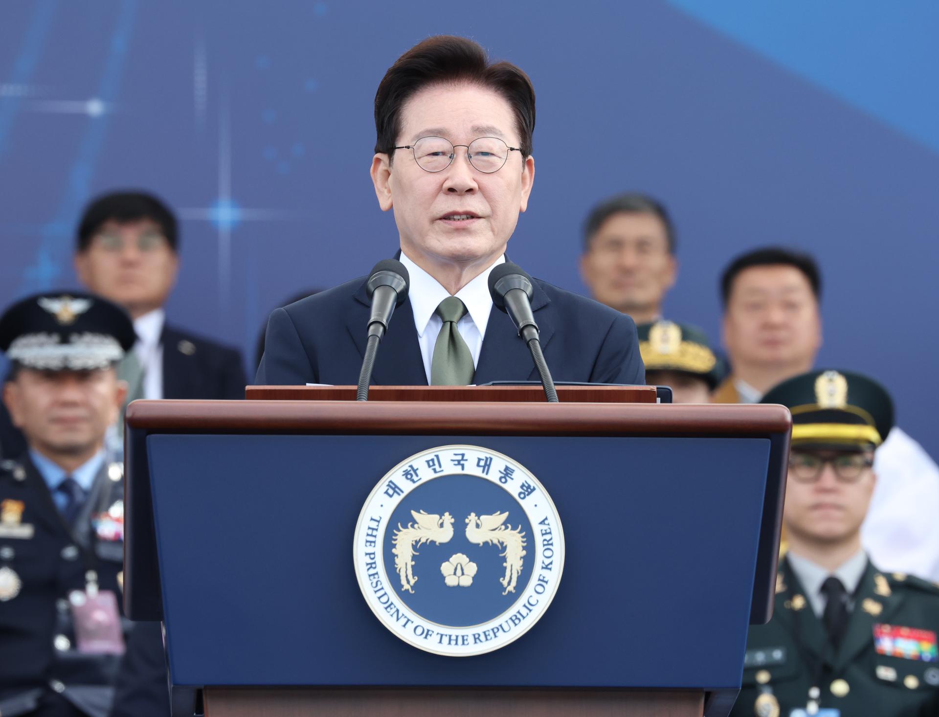 Lee vows to seek measures to reduce military tensions with N. Korea