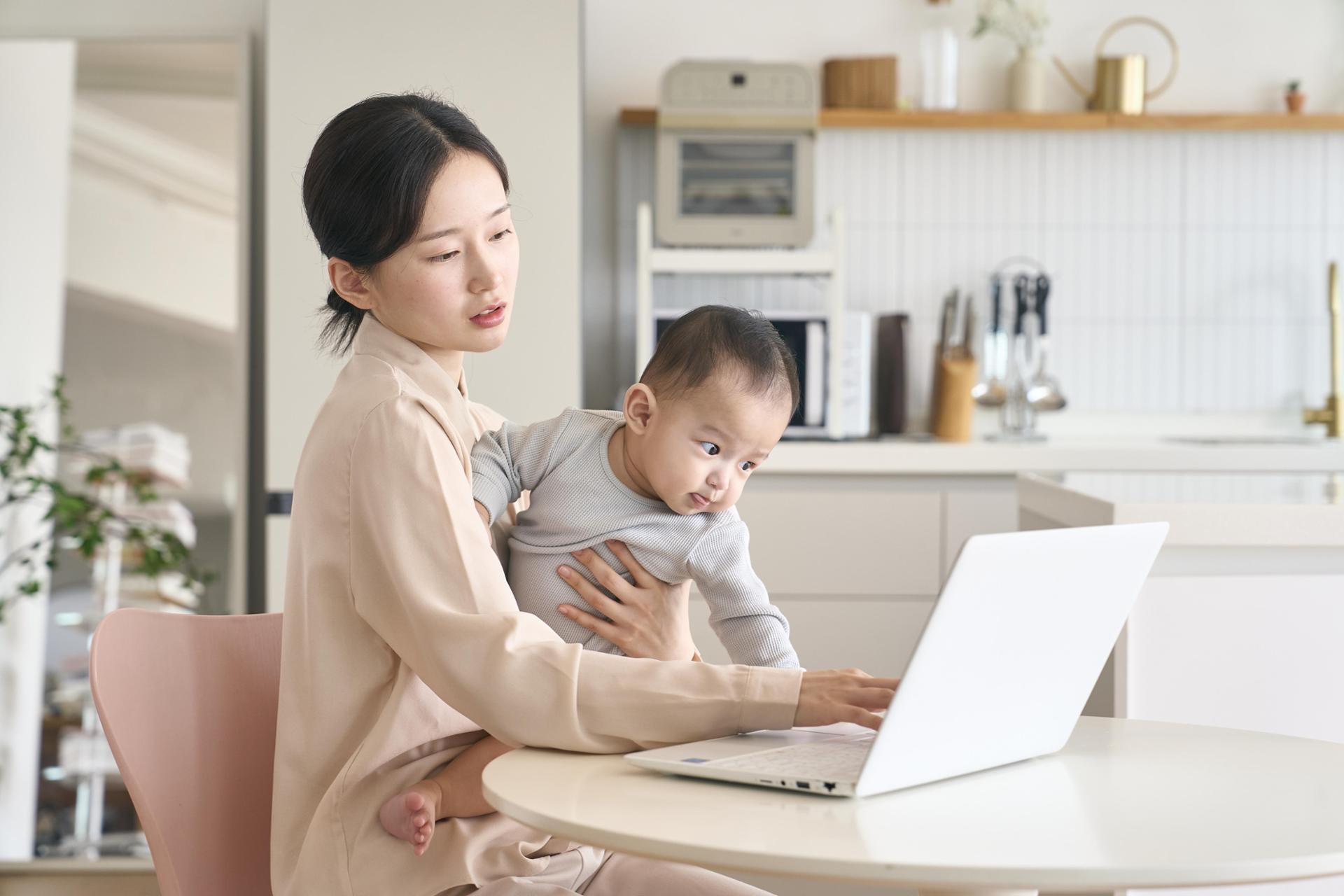 7 in 10 workers get no extra pay for covering parental leave: survey