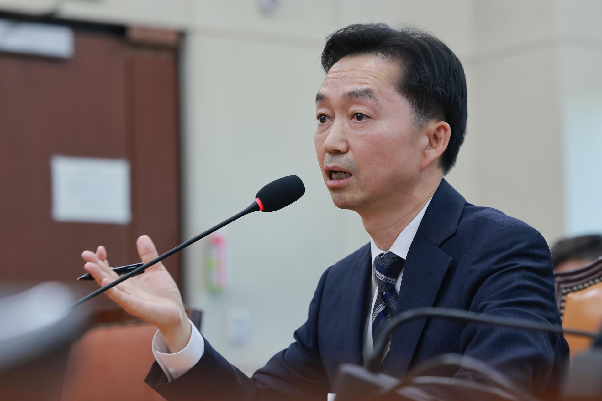 Lee formally appoints inaugural chief of agency in charge of major investigations