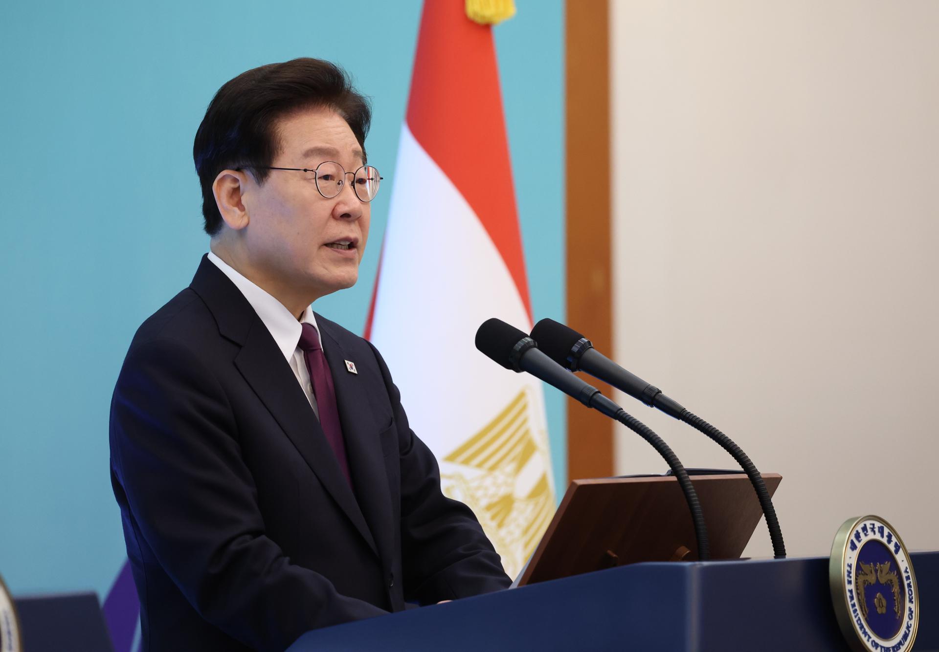 Lee's approval rating remains at 37%: poll