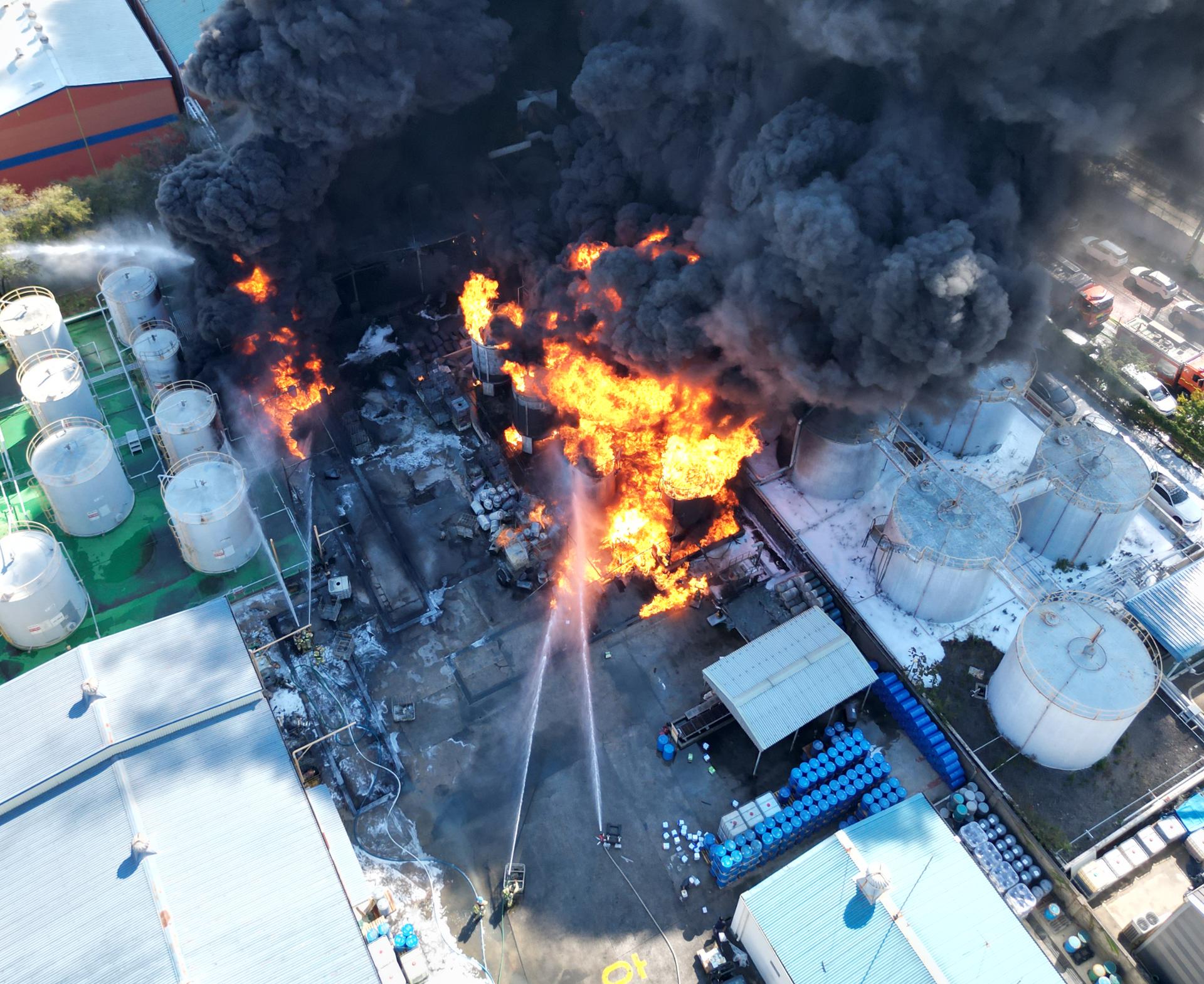Fire at chemical company in Ulsan extinguished after thousands evacuate; no casualties reported