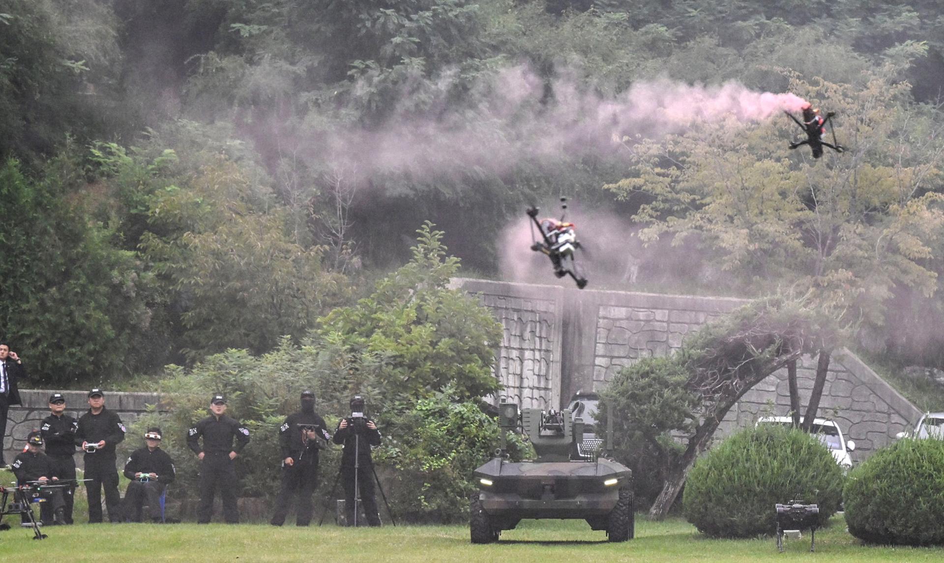 Defense companies accelerate developing systems integrating manned, unmanned weapons