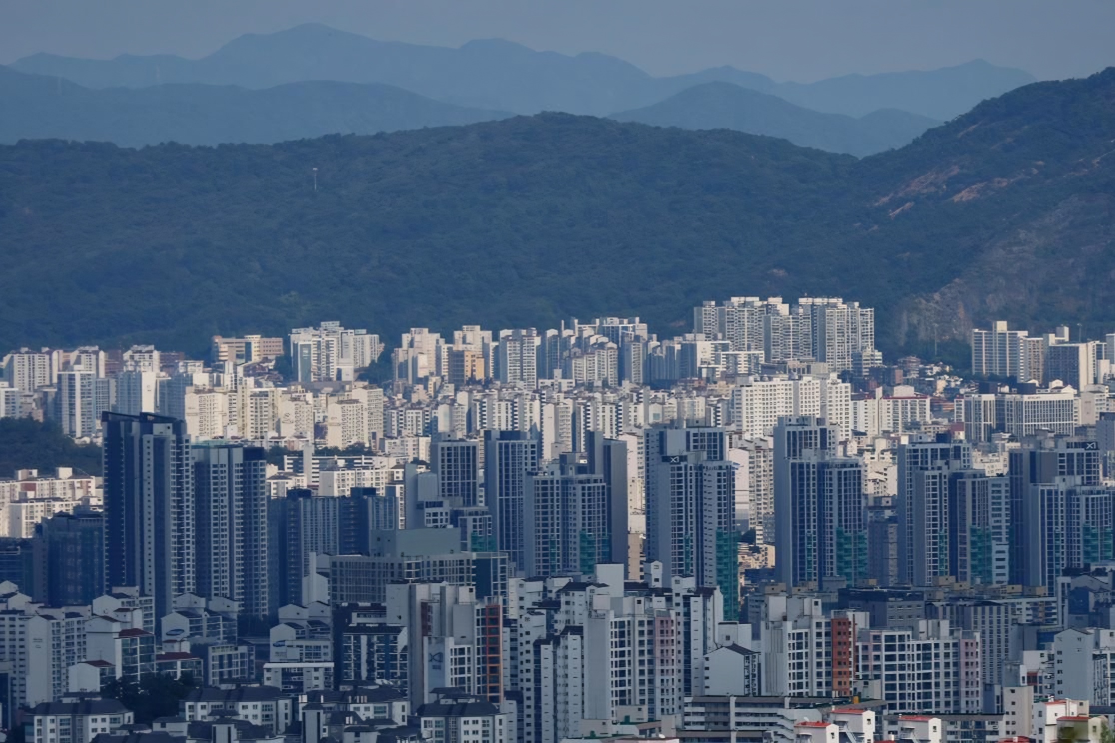 Foreign homeownership in Korea surges 30% over 3 years, approaching 100,000 mark