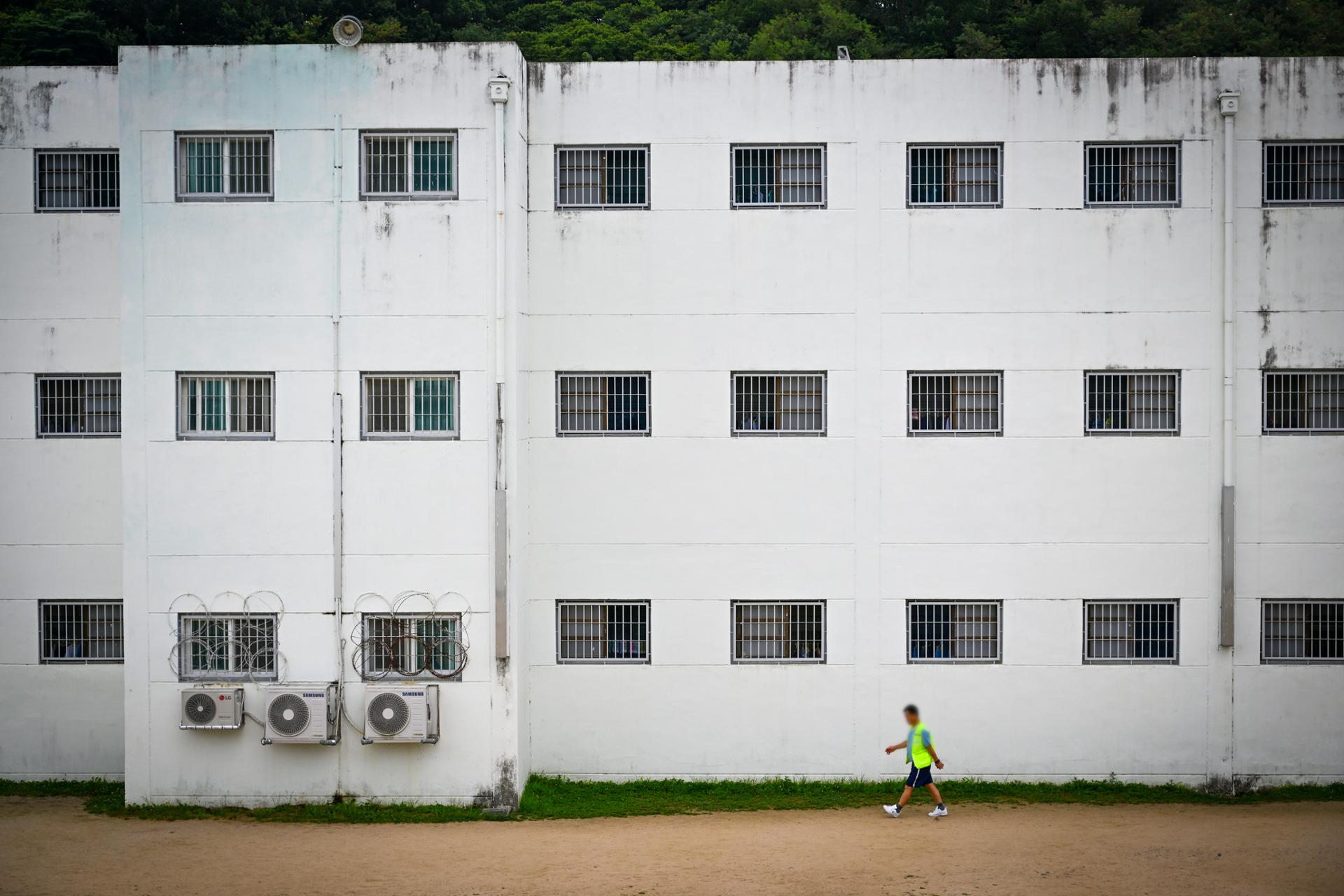 Korea has 52 death row inmates, average age of 58.7
